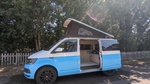 Colin – VW campervan, pop-top 4 berth