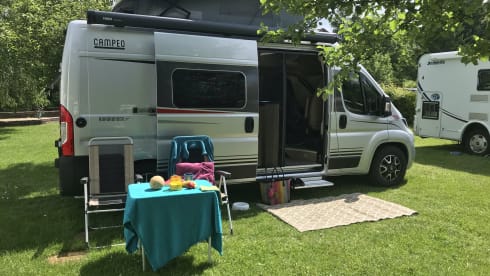 Brand new 4 p Bustner full-option campervan for the biggest adventures