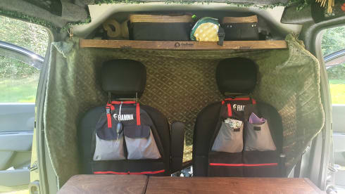 BeSmarter en ga op Avontuur! – Seek out adventure with our 2-person camper van!