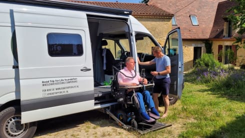 Sydney 1 – Wheelchair accessible motorhome with care facilities