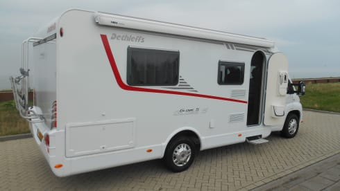 Geweldige camper – A great camper with a wonderful queen-size bed