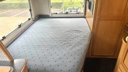 Compleet uitgeruste Hymer vast bed airco zonnepan. 