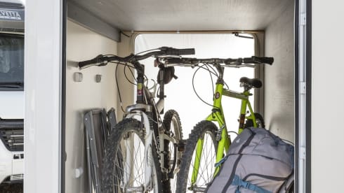 Bavarian Camper 4 – Teilintegrierter für 5 Personen mit Automatik