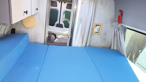 Comfortabel slapen 210x180 bed. En dwarsbed kinderen – 4-seater Mercedes-Benz bus from 2008