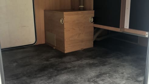 Unique 8 pers. camper with XXXL garage on C driving
