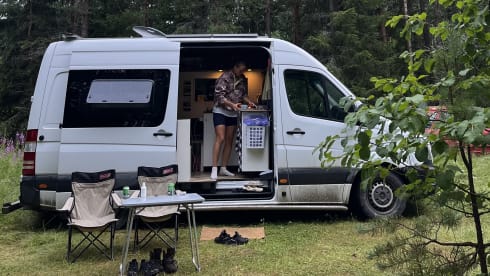 Bes – 2-seater Mercedes-Benz bus from 2017