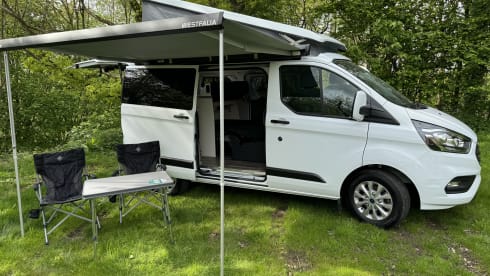 Henry – 4 berth Ford campervan 