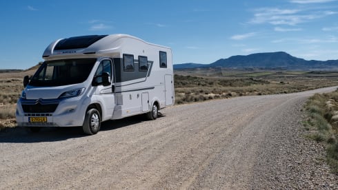Joep – Fijne Adria camper voor 4 personen