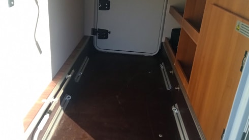 Fully furnished 2p Knaus 650MEG2 2019, length beds