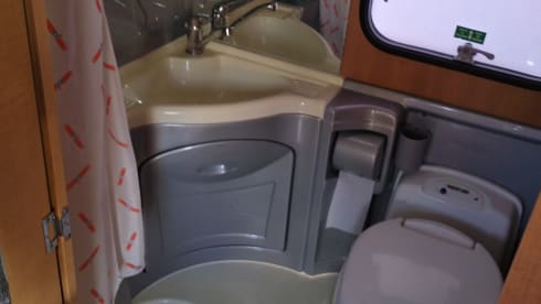 Overcab motorhome