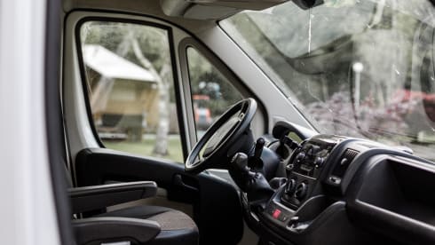 Roadturtle – Bus camper Peugeot for the ultimate holiday