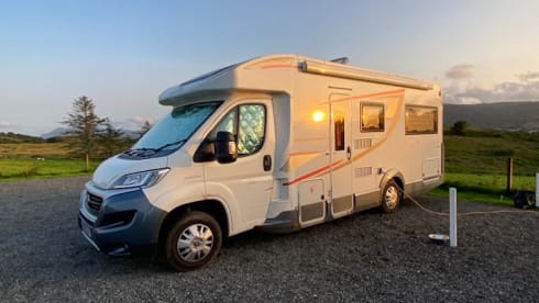 VIP 6 berth & 6 seatbelts – WiFi ✅ 2 TV's ✅ Pets ✅ Bikes ✅ Awning ✅ EU Travel ✅