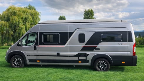 4p Adria Mobil bus uit 2023