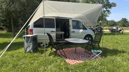 Danny de Vito – Mercedes-Benz Vito camper van 