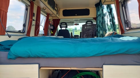 2p attractive, spacious, light Fiat bus camper