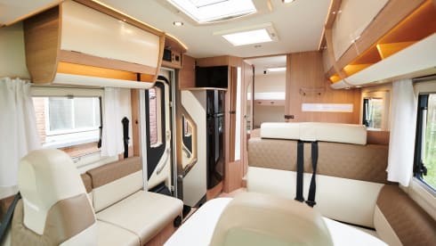 Spacious integral camper for 5 people