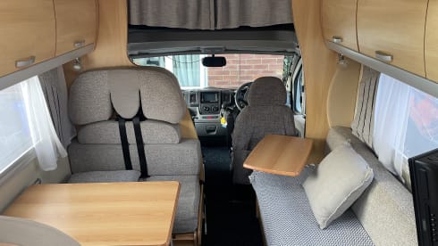 Journey cruiser – 5 berth ace adventurer from 2009 (7.5t - C1 license required)
