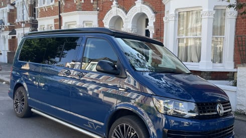 LWB Automatic VW Transporter – Beautiful Blue Transporter. Automatic, Long Wheel Base. Central London 