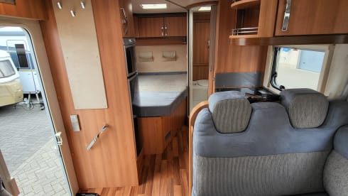 4p Hymer semi-integrated uit 2012