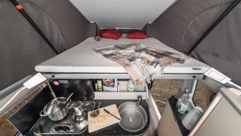 Adventure cooking and fun – 5p Ford campervan uit 2020