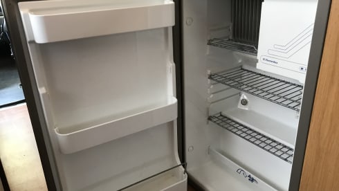 Claes – Claes: 4p spacious Alcove camper from 2000