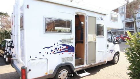 Pèpè – Very neat and spacious camper