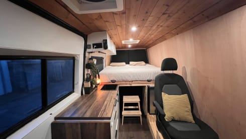 Big Rhino – Vw crafter Off-grid campervan