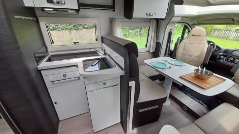 Spacious 5-person mobile home Benimar Mileo 263, from 2021