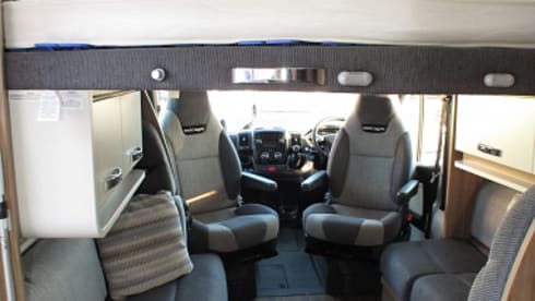 Robyn – Robyn - 6 Berth Luxury Motorhome