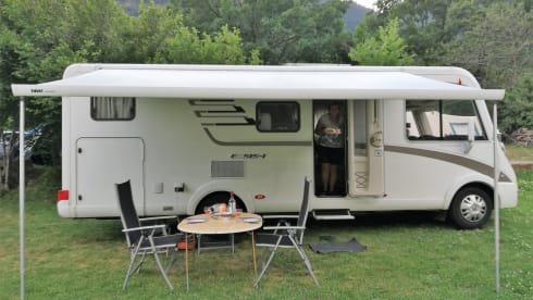 Hymer Excis-i 678, Automatic, 150 hp, air suspension, 4 adults. or 2 adults + 3child.