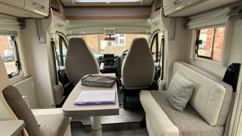 Camilla Camper – Fiat Dethleffs Luxury Motorhome 4 berth 