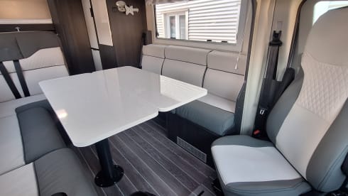 Spacious 4p camper RollerTeam Performance Plus 247 TL Ford