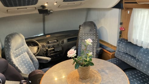 4-seater Mercedes-Benz integrated from 2003