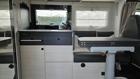 GPV48X – Luxury Modern 4 pers Sunlight T67 with length bed | Km free! 