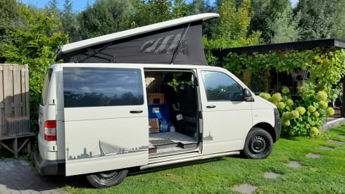 Babs – 2p Volkswagen campervan uit 2013