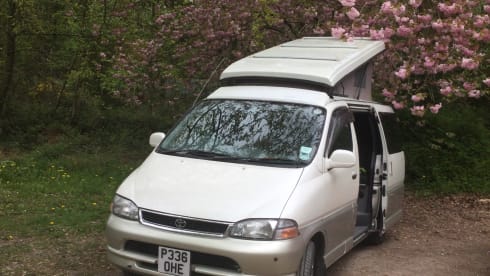 Toyota Granvia 4/5 berth automatic