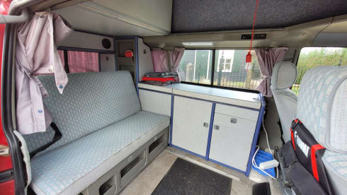 Pepper – 4p off-grid Volkswagen t4 Westfalia California 1991 extra spacious