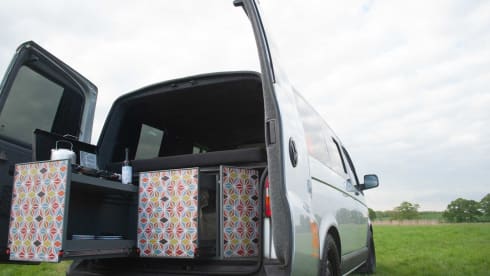 Romper Swamper – Volkswagen campervan met 2 slaapplaatsen uit 2006