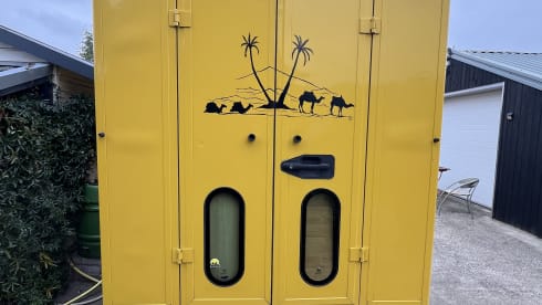 Super-camper – 2-person Mercedes-Benz bus from 2001