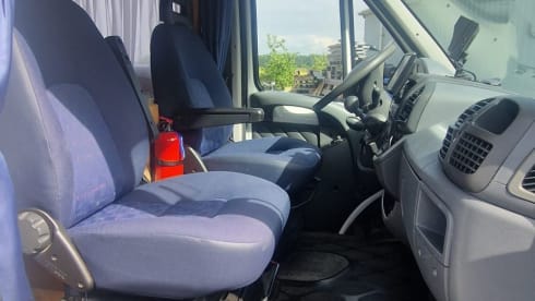 Adriatik 573ds – 4p Adria Mobil semi-integrated uit 2003
