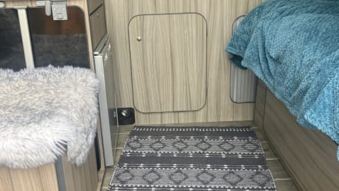 Van Diesel – Mercedes Sprinter off grid 2 berth. 