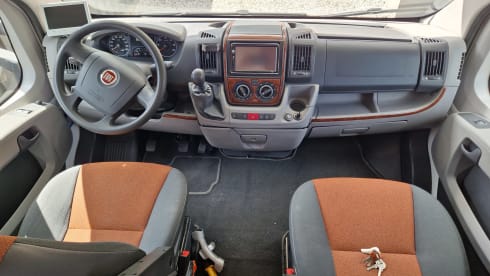  Ruime Fiat Giottiline 7p  Camper met inventaris.
