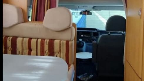 Elliot – Spacious 5-person Ford Trigano Elliot