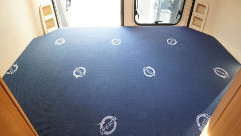 2p Sun Living bus uit 2009