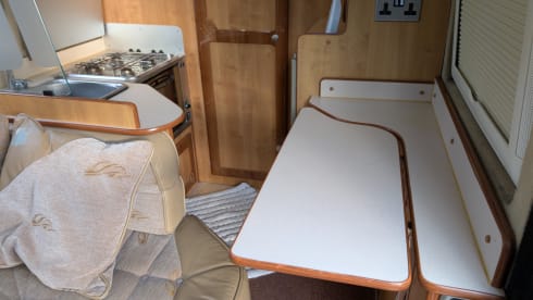 The master – 2 berth IH Oregon Renault master