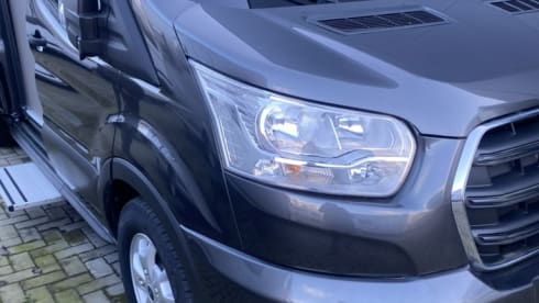 Nieuwe Camperbus Magnetic Grey – FORD LMC Innovan 590 camper van from 2024 Magnetic Gray