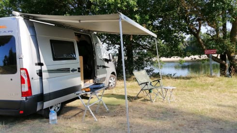 Campie – Campie - Super fun Campervan Renault Master Font Vendome 
