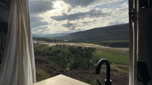 VanNoes – Geräumiger und hip dekorierter Mercedes Sprinter