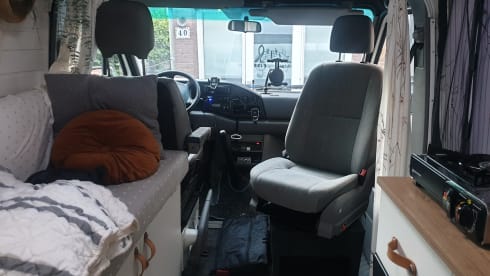 Jazzy – Volkswagen LT35 campervan from 2004, for 2 people