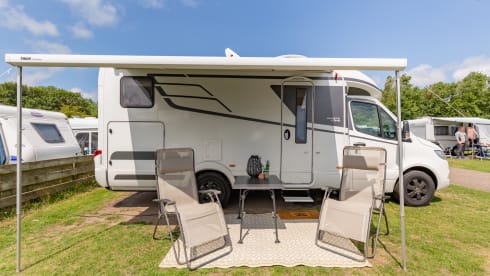 De luxe camper – 2 pers. Hymer Whiteline B600 with air conditioning semi-integrated from 2020